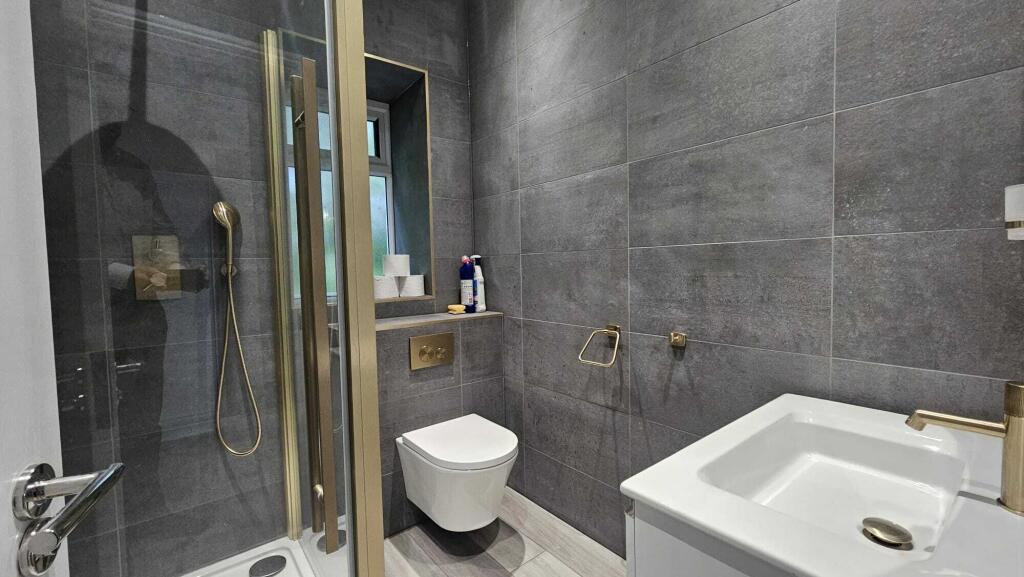 Additional image 5 of High End 2 Bed Flat Methuen Close