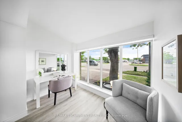 Additional image 24 of 665 Kipling Ave