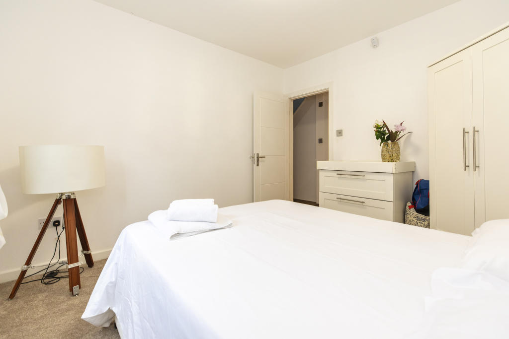 Additional image 10 of Family Let in Queens Park