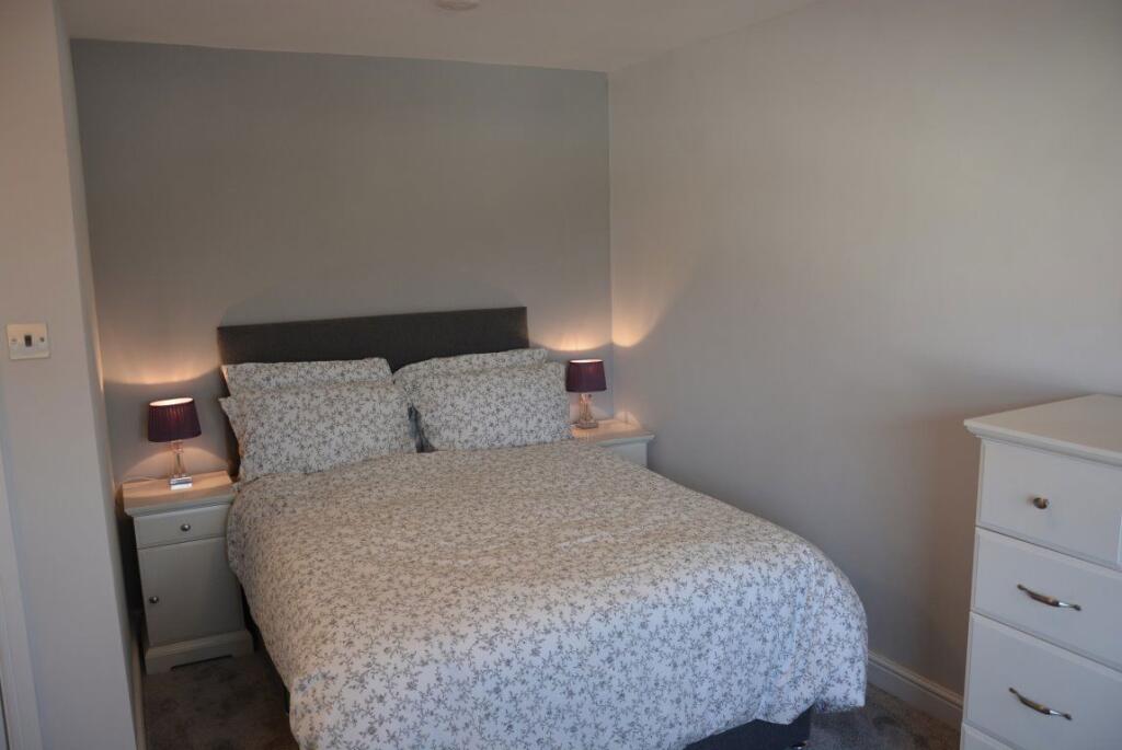 Primary image of F13 Louis Court, B67