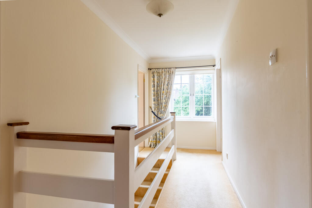Additional image 8 of Burton Close, Wheathampstead, St. Albans, Hertfordshire, AL4