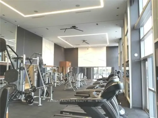 Additional image 10 of 275 Village Green Sq Unit 2917