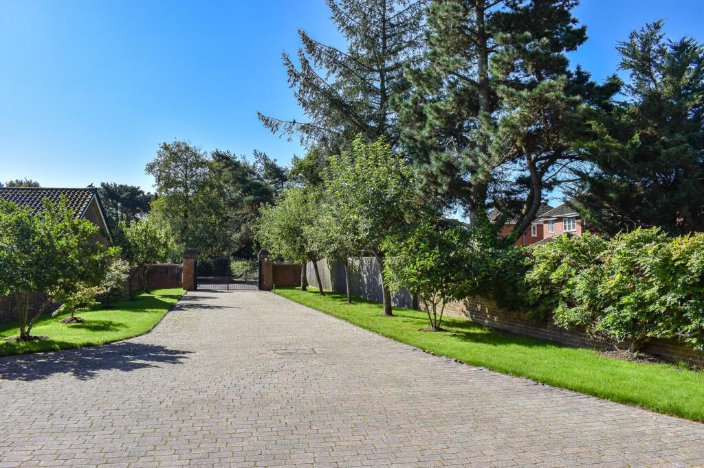 Additional image 38 of Glen Close, Barton on Sea, New Milton, BH25