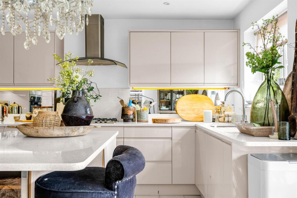 Additional image 11 of Wendover Drive, Welwyn