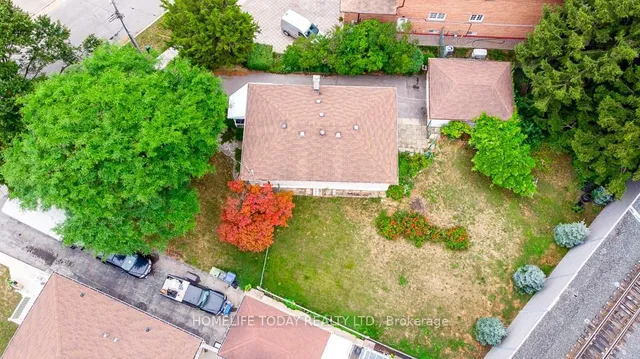 Additional image 30 of 61 Lord Roberts Dr