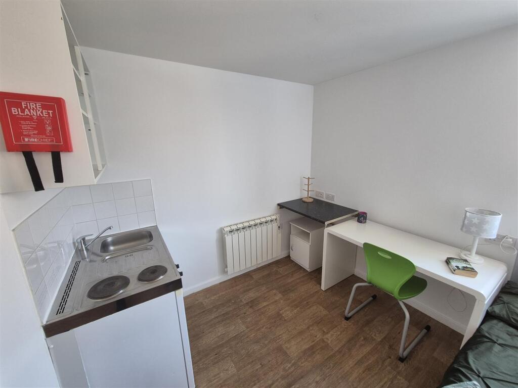 Additional image 5 of Bournemouth Studios, Bills Included