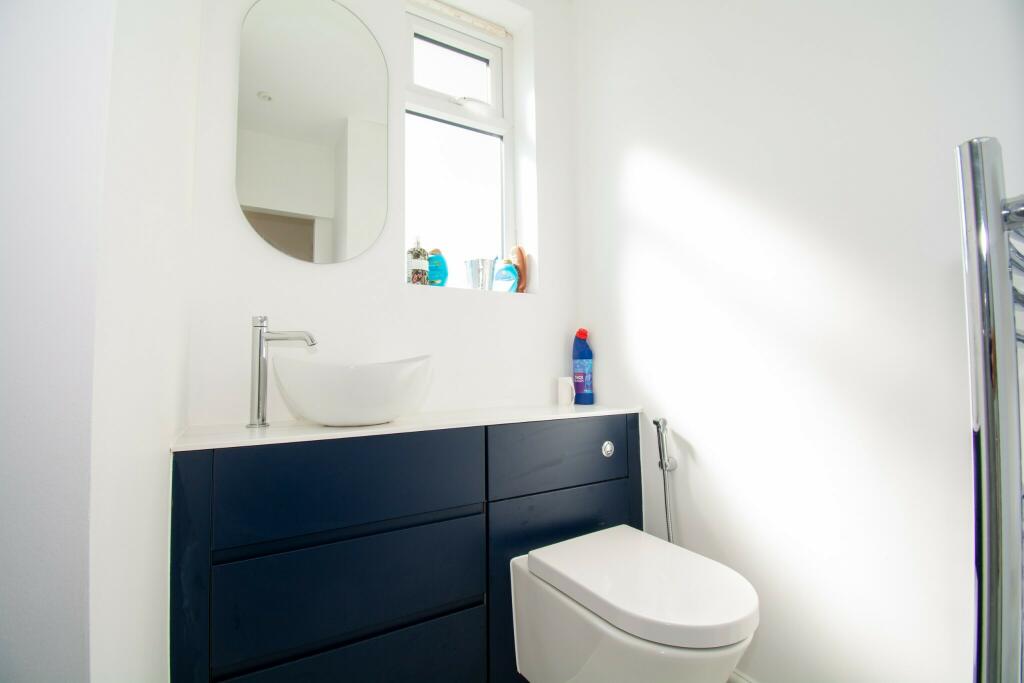 Additional image 13 of Large 6 Bed Modern Maisonette