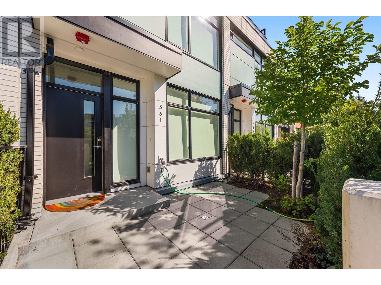 561 W 29TH AVENUE|Vancouver, British Columbia V5Z2H8