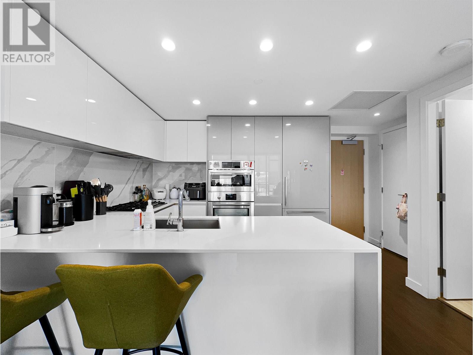 26xx 2085 SKYLINE COURT|Burnaby, British Columbia V5C0M6