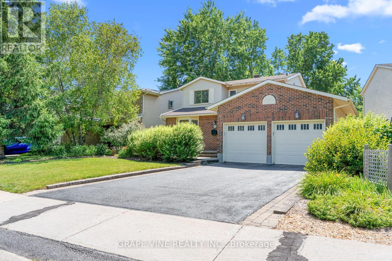 34 FOUR SEASONS DRIVE|Ottawa, Ontario K2E7P8