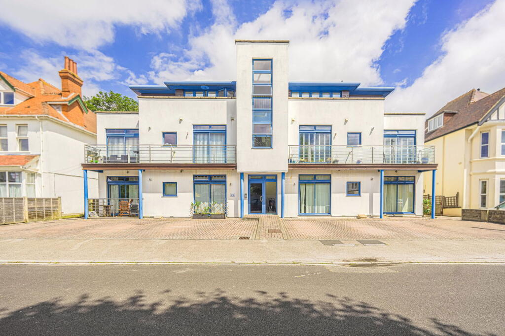 Stourcliffe Avenue, Southbourne, Bournemouth, Dorset, BH6 3PT