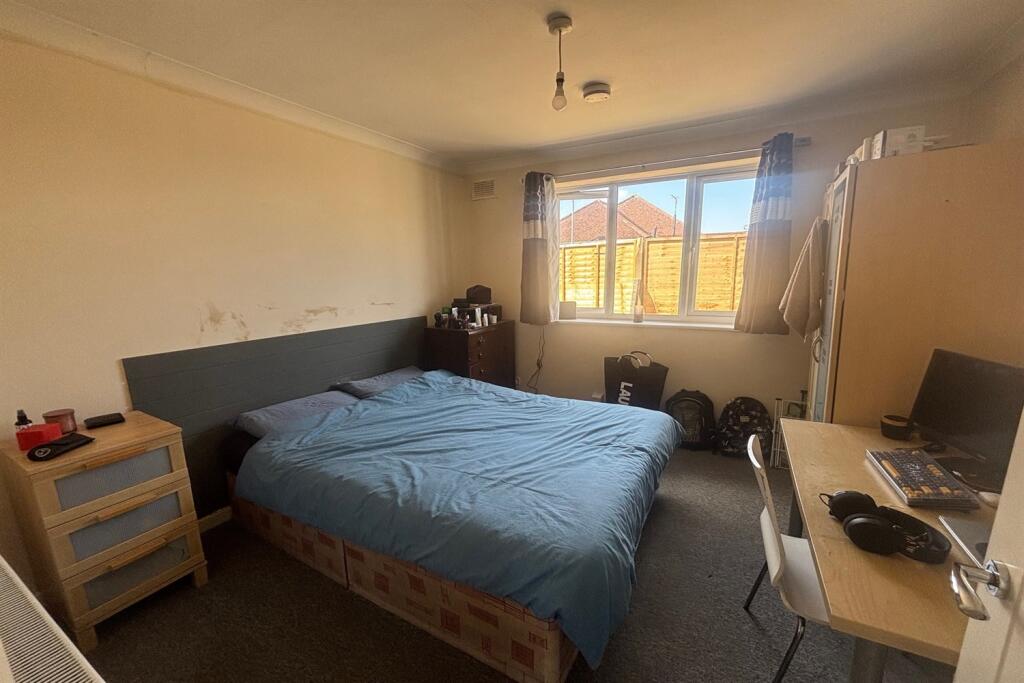 Additional image 7 of 5 bedroom Detached Chalet Bungalow in Wallisdown