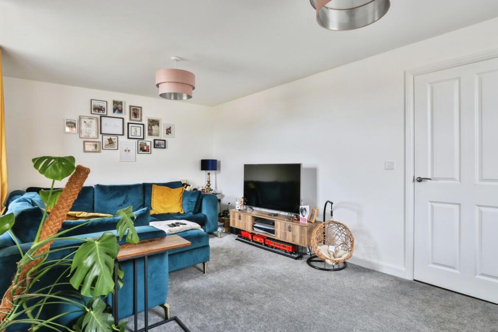 Additional image 10 of Edmund Crescent, BEARWOOD, Bournemouth, Dorset, BH11