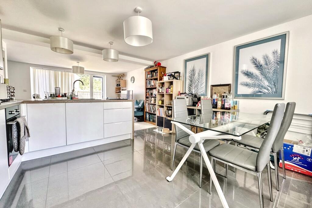 Additional image 12 of Upton