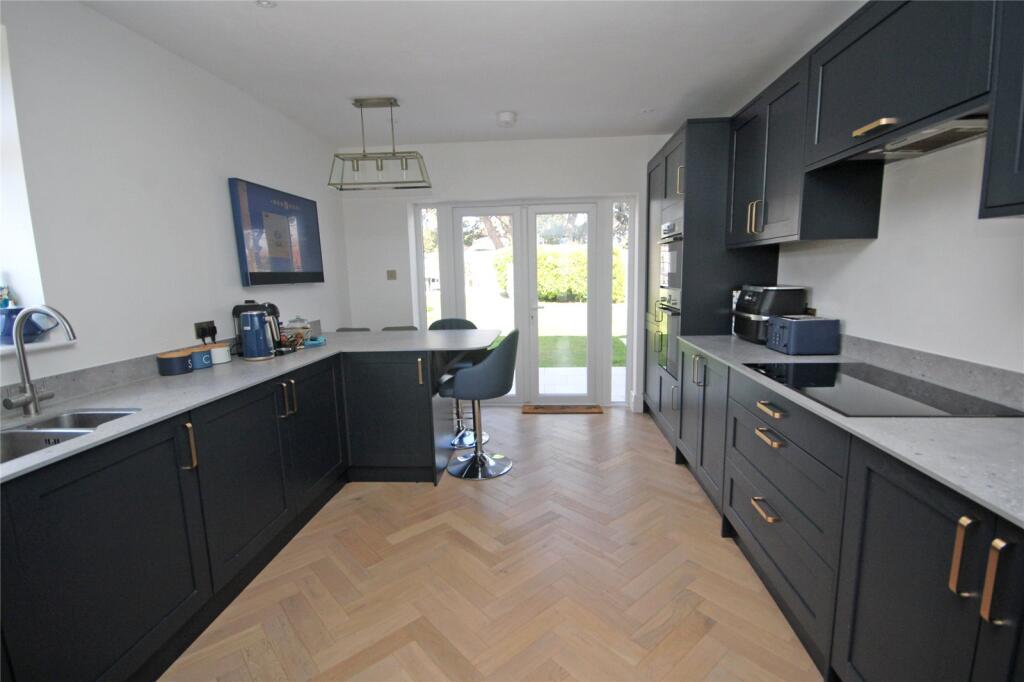 Additional image 7 of Barton Court Avenue, Barton on Sea, New Milton, Hampshire, BH25