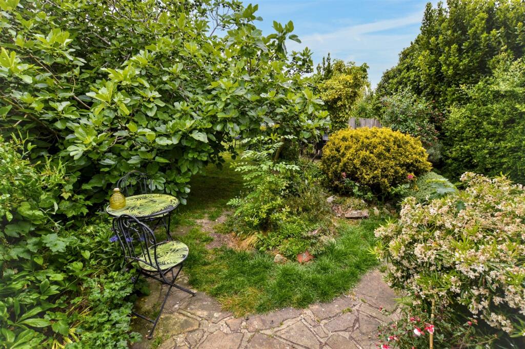 Additional image 5 of Glynde Avenue, Old Town, BN22