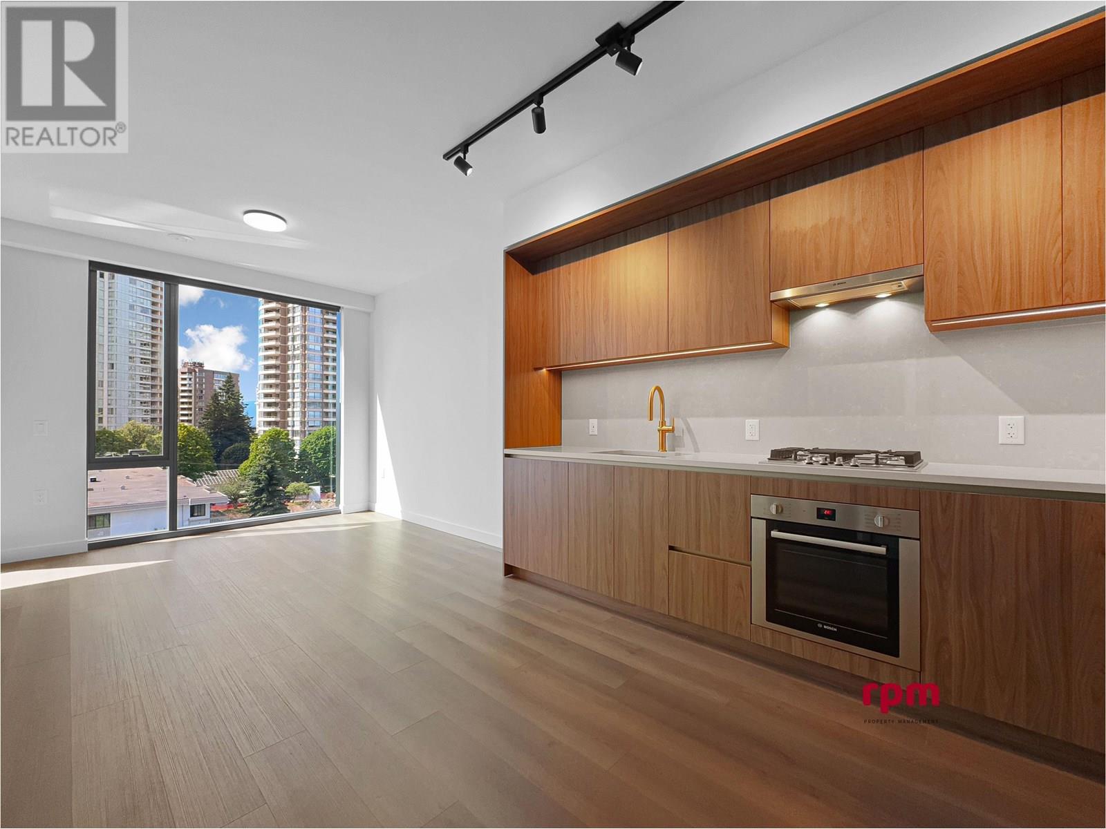 4xx 5987 WILSON AVENUE|Burnaby, British Columbia V5H2R3