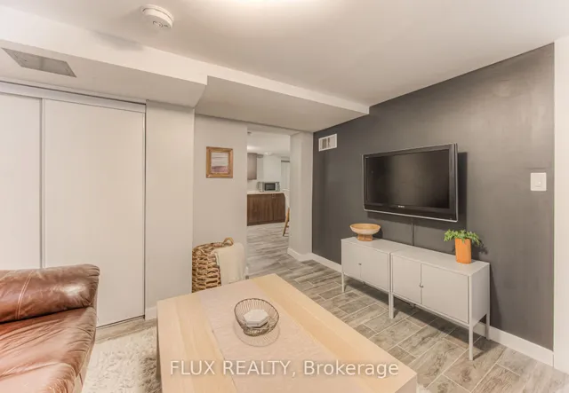 Additional image 8 of 98 Harber Ave