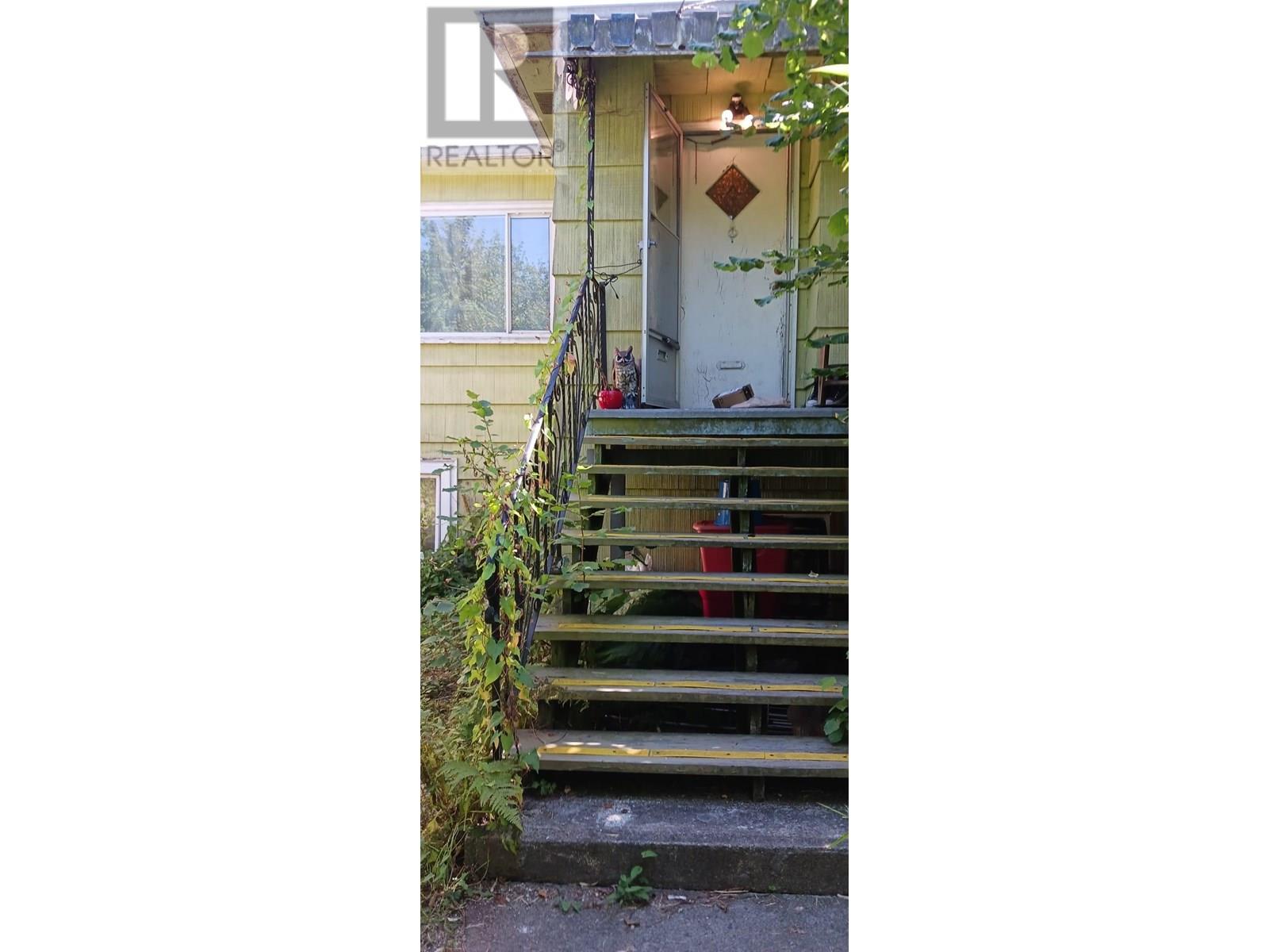 1824 E 11TH AVENUE|Vancouver, British Columbia V5N1Z1