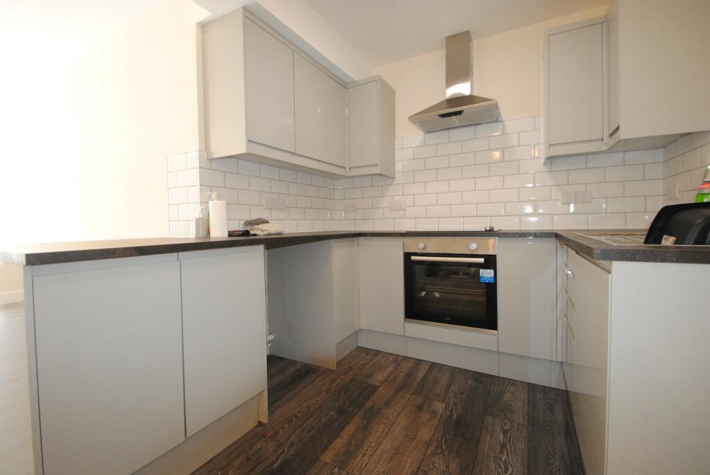 Additional image 4 of Spacious 2 Bed property in Central Charminster