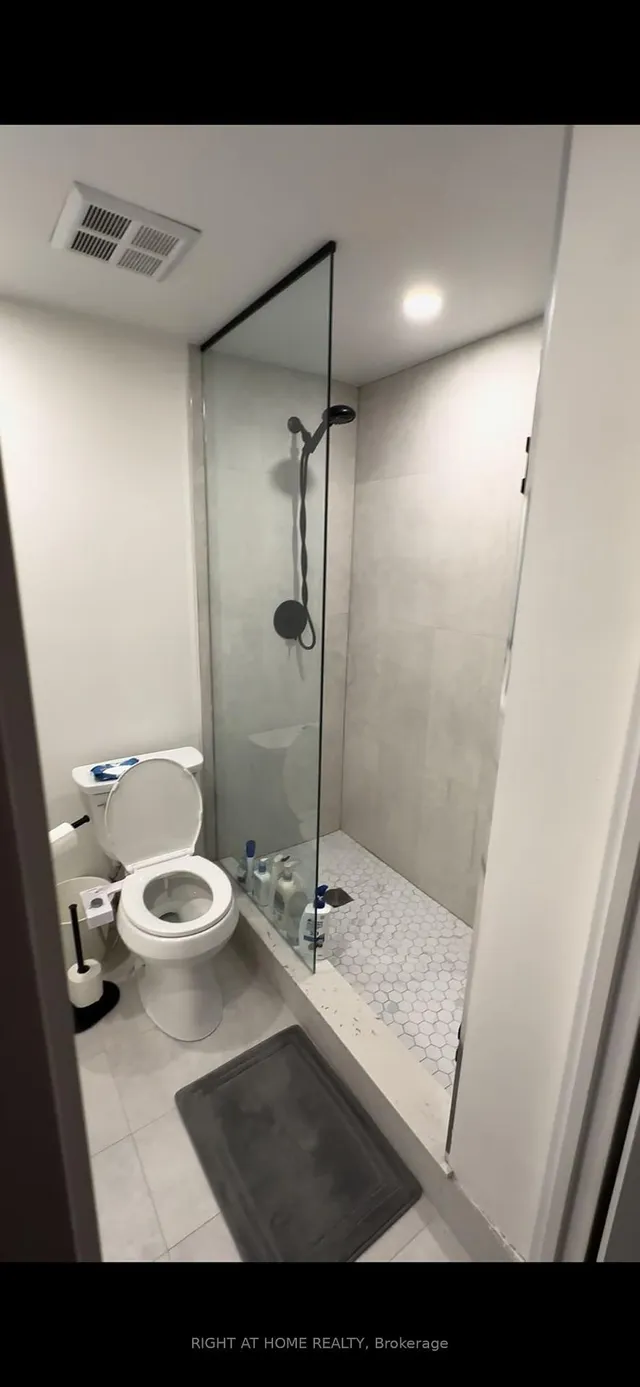 Additional image 14 of 23 Hollywood Ave Unit 105