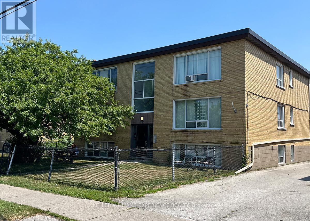 4 - 2251 KIPLING AVENUE|Toronto (Rexdale-Kipling), Ontario M9W4L5
