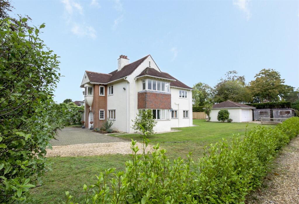 Sea View Road, Highcliffe, Christchurch