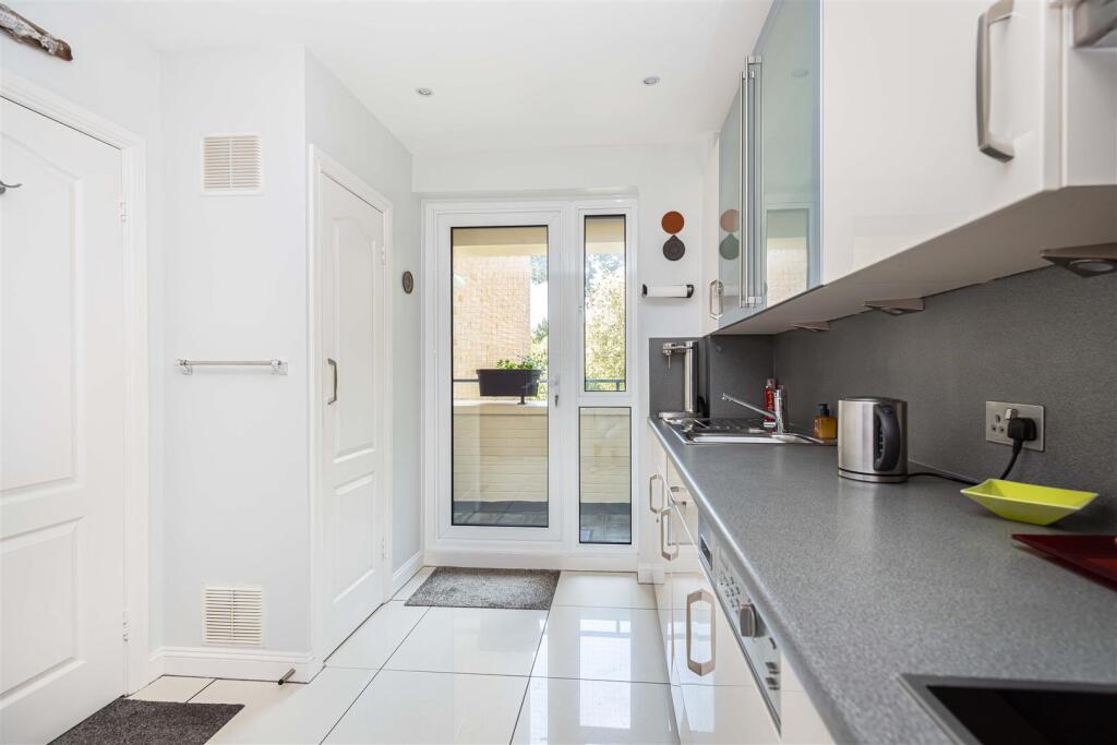 Additional image 11 of Immaculate, 2 bed in Block 'D', Keverstone Court,