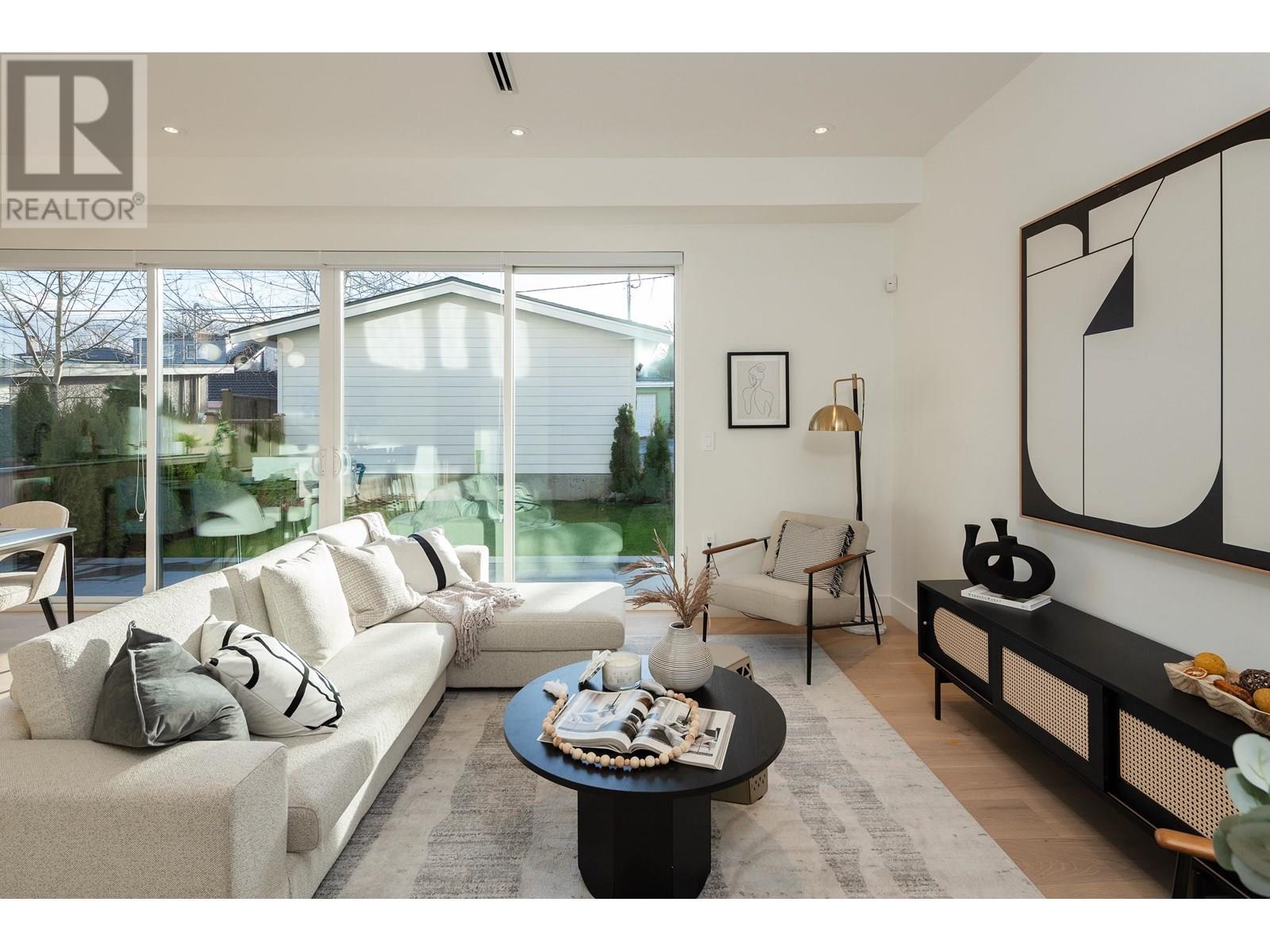 32 E 37TH AVENUE|Vancouver, British Columbia V5W1E2