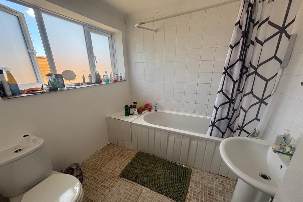 Additional image 9 of 5 bedroom Detached Chalet Bungalow in Wallisdown