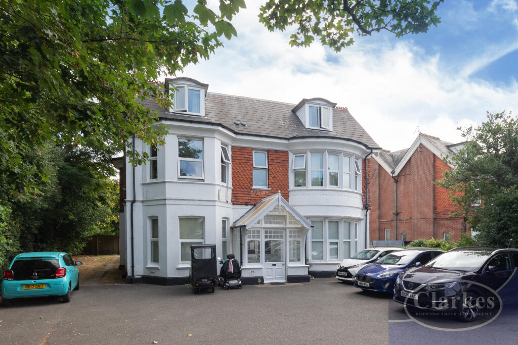 Ground Floor Flat Portchester Road SHORT WALK TO STATION