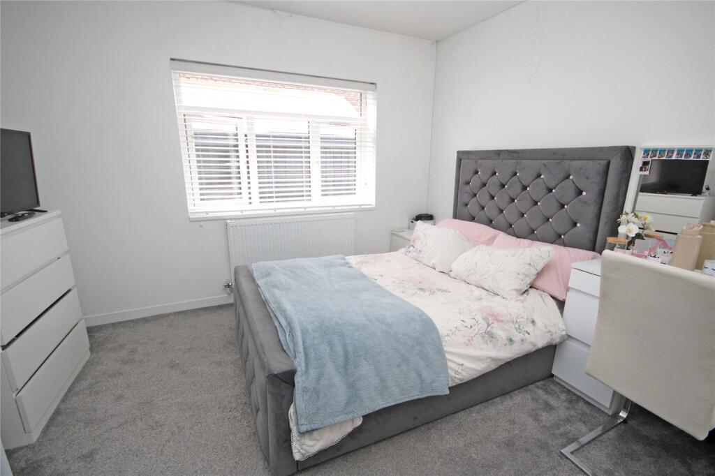 Additional image 11 of Seacroft Avenue, Barton on Sea, New Milton, Hampshire, BH25