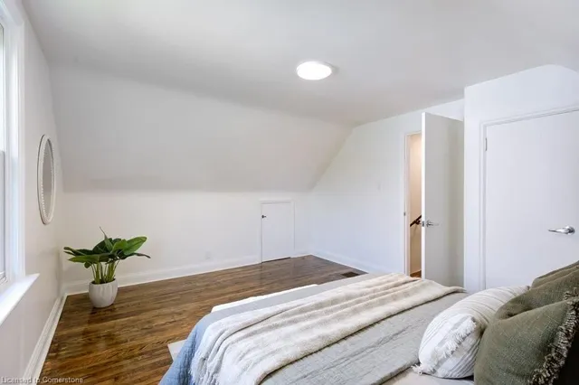 Additional image 19 of 36 Belmont Ave