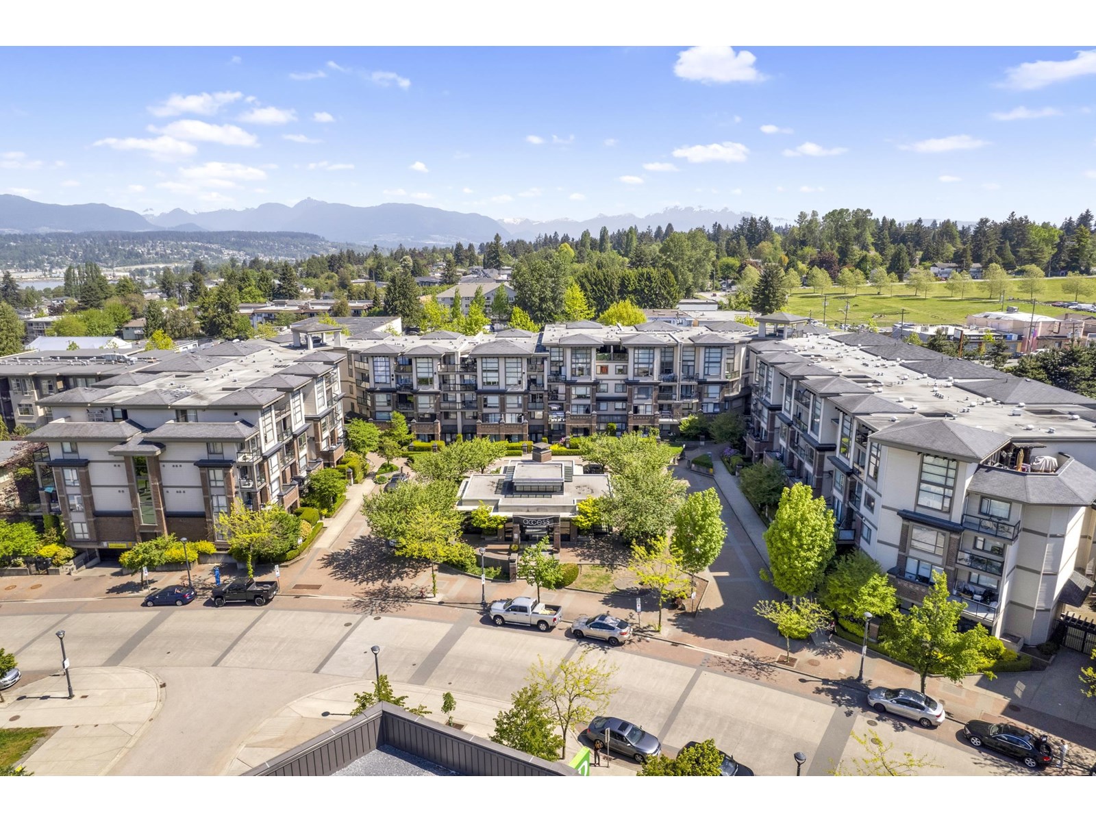 142 10838 CITY PARKWAY|Surrey, British Columbia V3T5X9