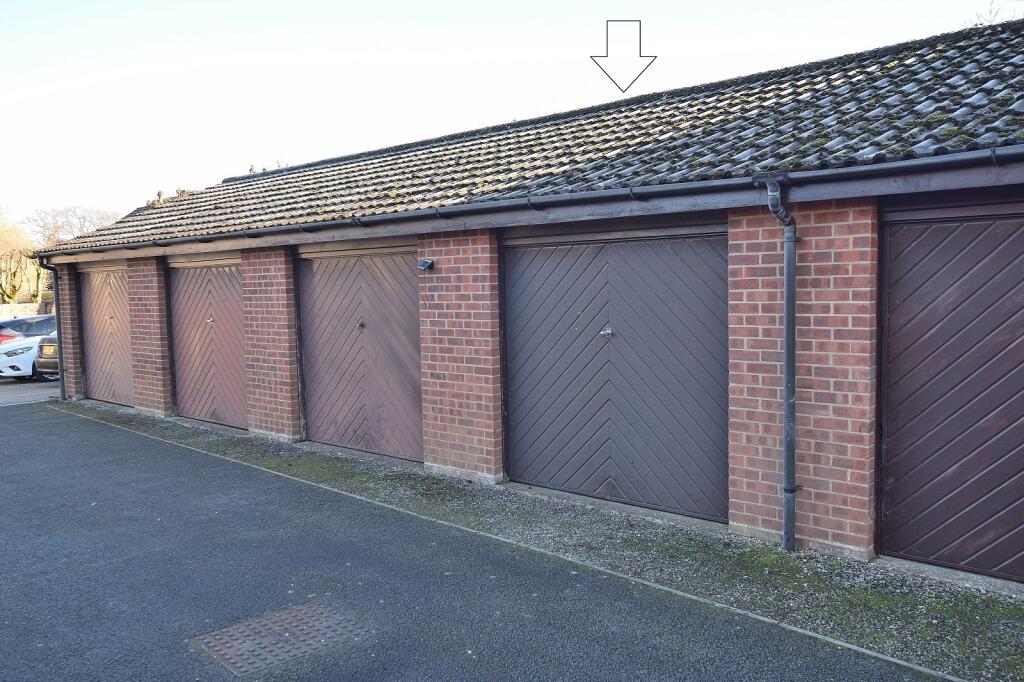 Additional image 15 of Aysha Close, New Milton, Hampshire. BH25 5PQ