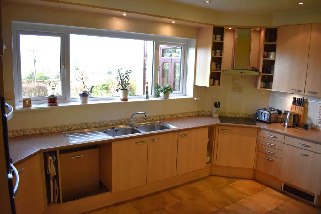 Additional image 15 of 4 or 5 Bedrooms - Riding Gate, Harwood