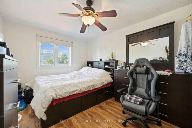 Additional image 22 of 17 Woodsview Ave