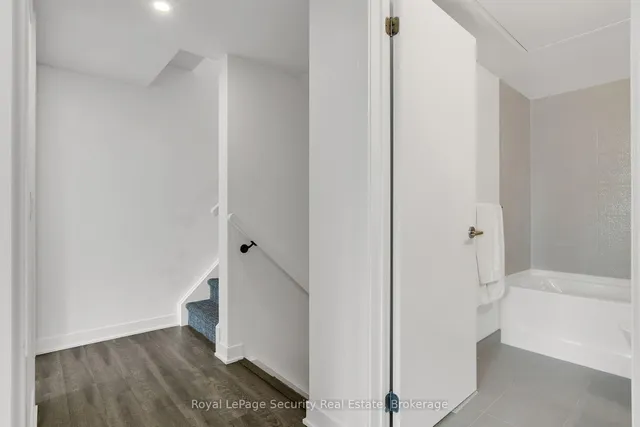 Additional image 22 of 40 Ed Clark Gdns Unit TH 22