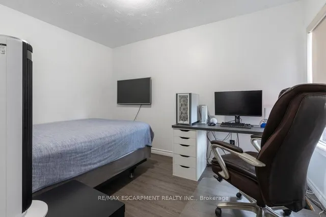 Additional image 16 of 52 Clyde St