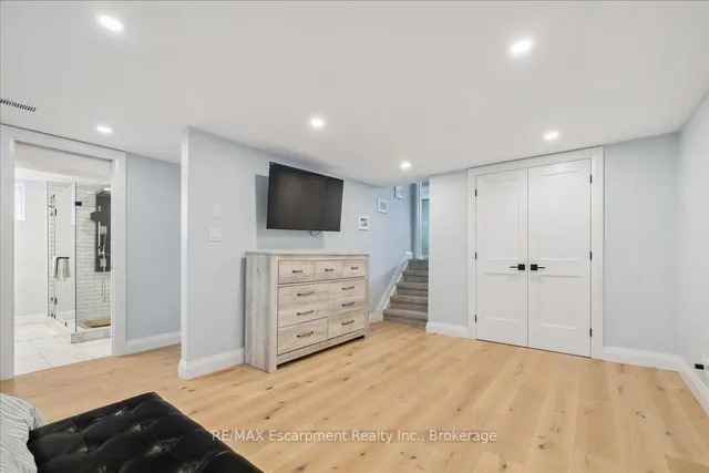 Additional image 38 of 755 Parker Cres