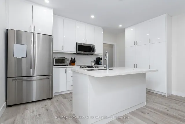 Additional image 3 of 2546 WILSON St