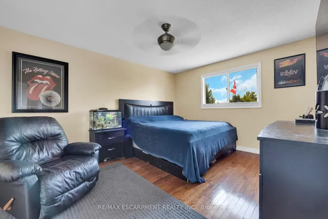 Additional image 30 of 28 DOLMAN St