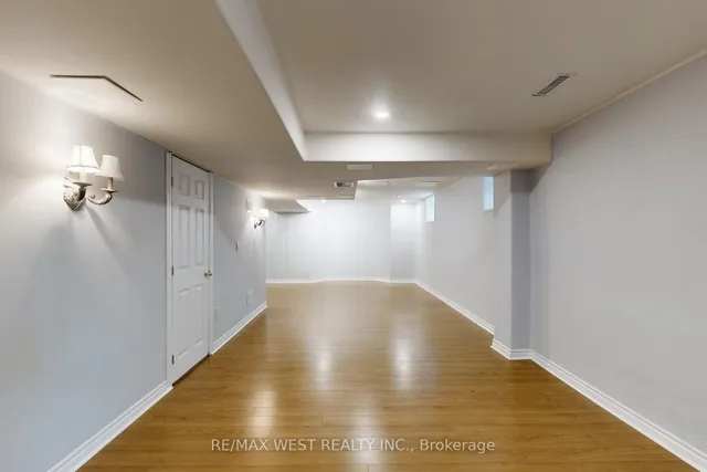 Additional image 37 of 6 Igloo Tr