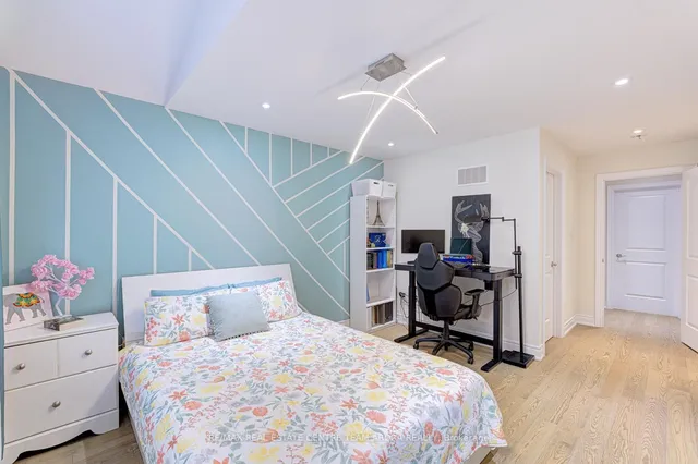 Additional image 27 of 17 Frost St