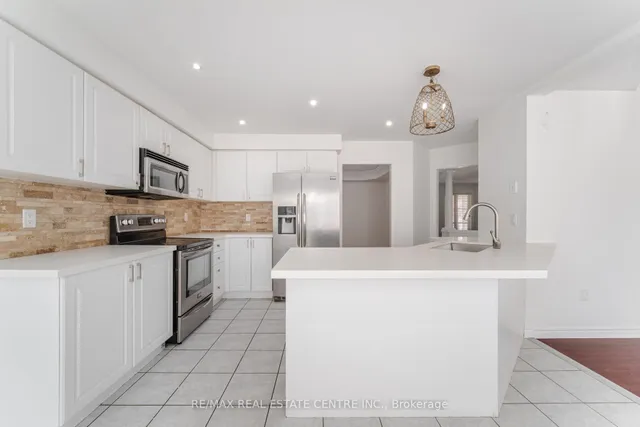 Additional image 11 of 6 Baccarat Cres