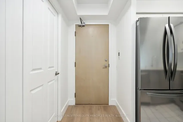 Additional image 4 of 942 Yonge St Unit 418