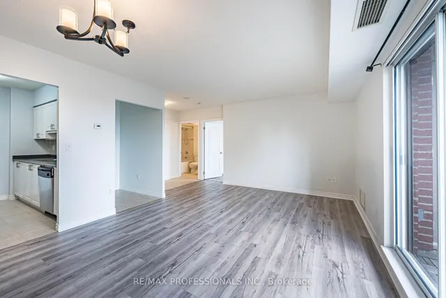 Additional image 9 of 2088 Lawrence Ave Unit 1007