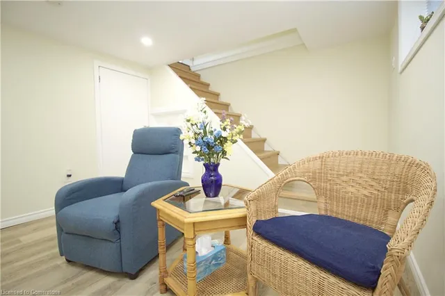 Additional image 21 of 109 Warren Ave