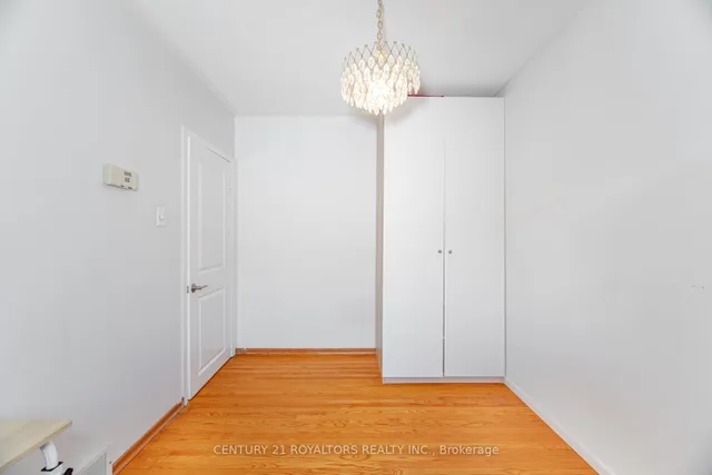 Additional image 30 of 32 Farmington Dr