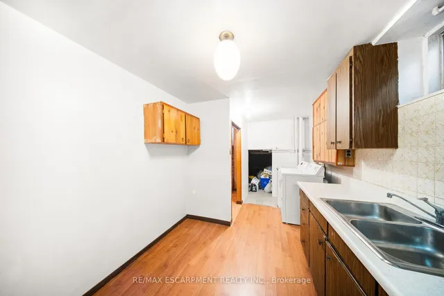 Additional image 32 of 1065 Franconia Dr